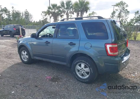 2010 Ford Escape Xlt z USA, uszkodzony, nr VIN 1FMCU9D70AKD15802